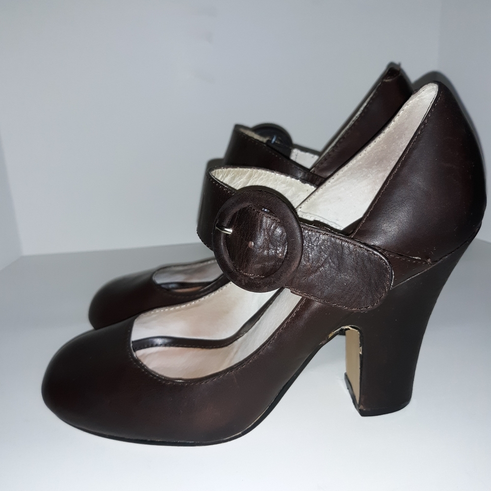 Steve Madden brown Mary Jane pumps